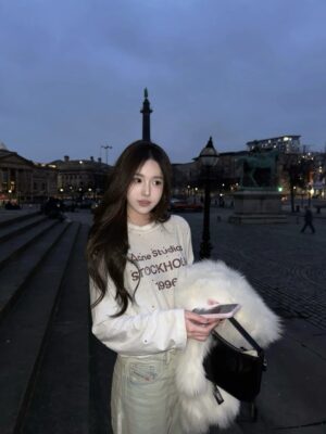 스톤 프린팅 긴팔 티셔츠