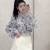 나비 프린트 블라우스