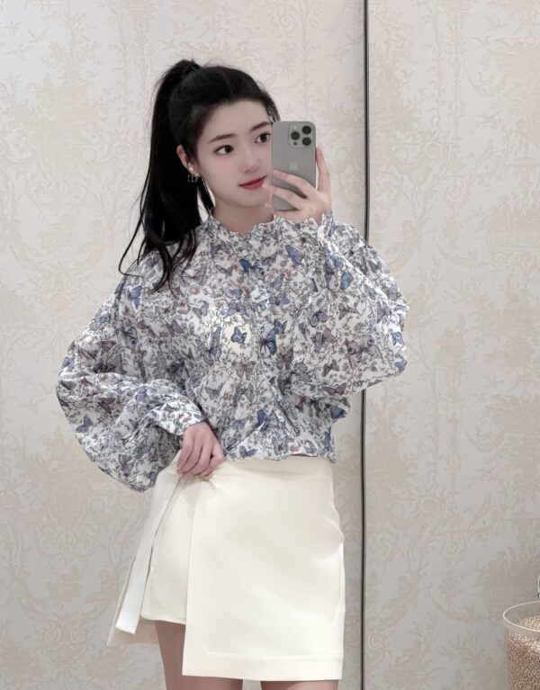 나비 프린트 블라우스
