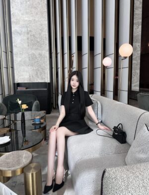 펄 버튼 디테일 원피스